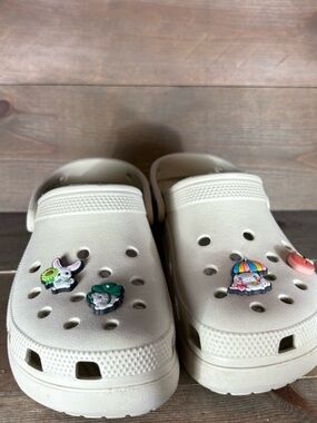 crocs classic womens size 7 shoes beige slip on chunky platform clogs sandals